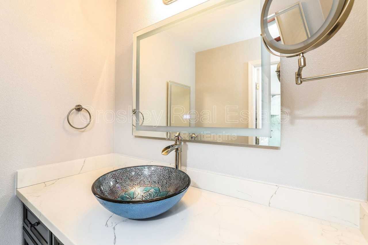 2412 Pecan St - Photo 5 of 16