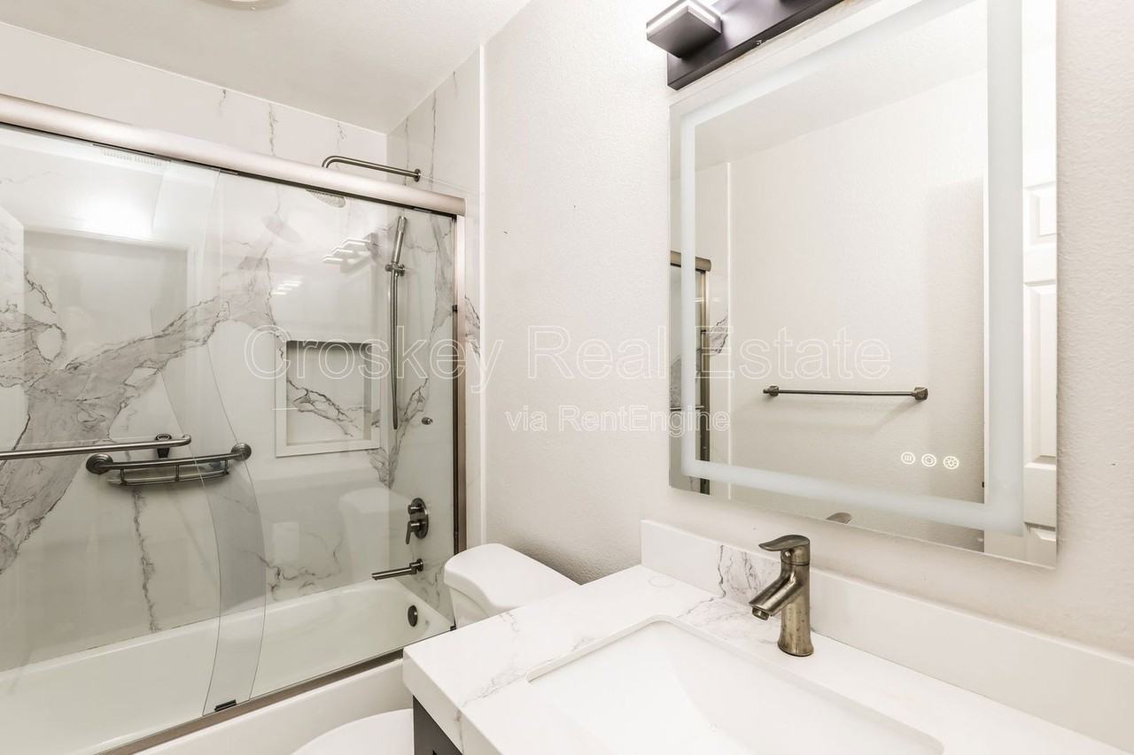 2412 Pecan St - Photo 7 of 16