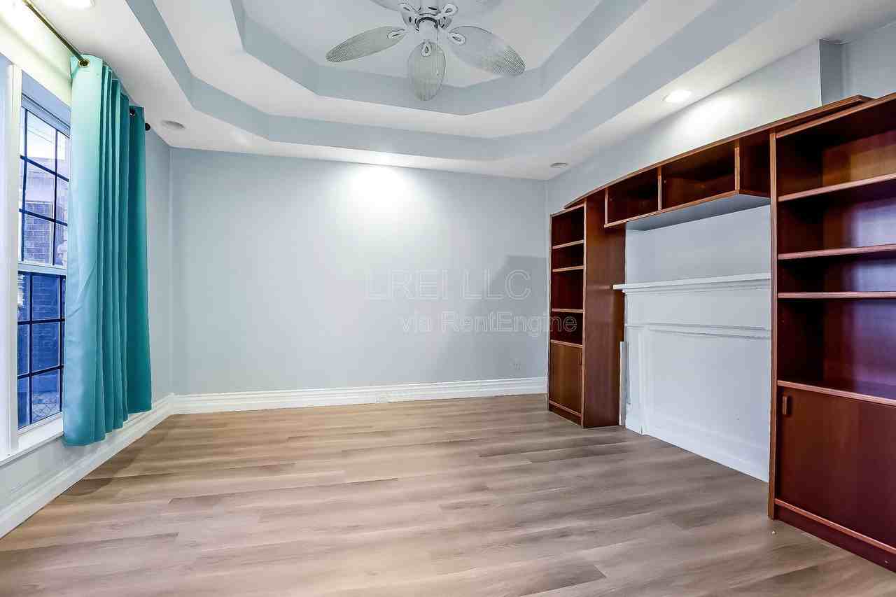 1774 Bolling Ave - Photo 2 of 17