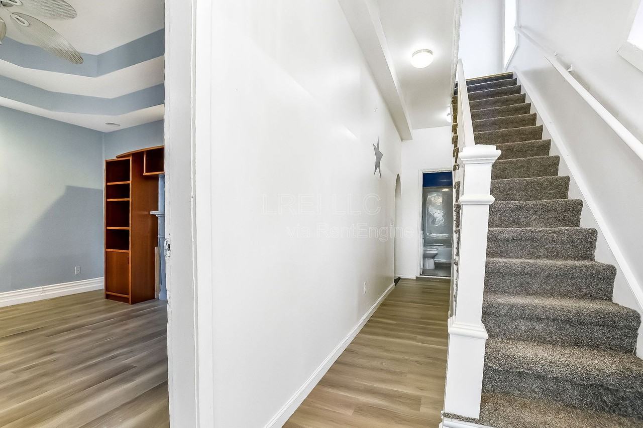 1774 Bolling Ave - Photo 3 of 17