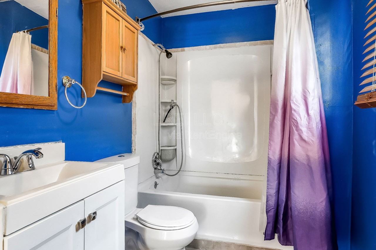 1774 Bolling Ave - Photo 4 of 17