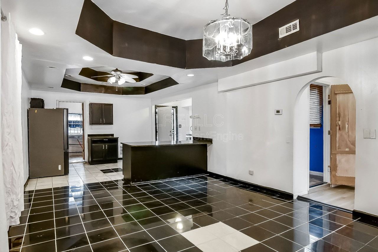 1774 Bolling Ave - Photo 5 of 17