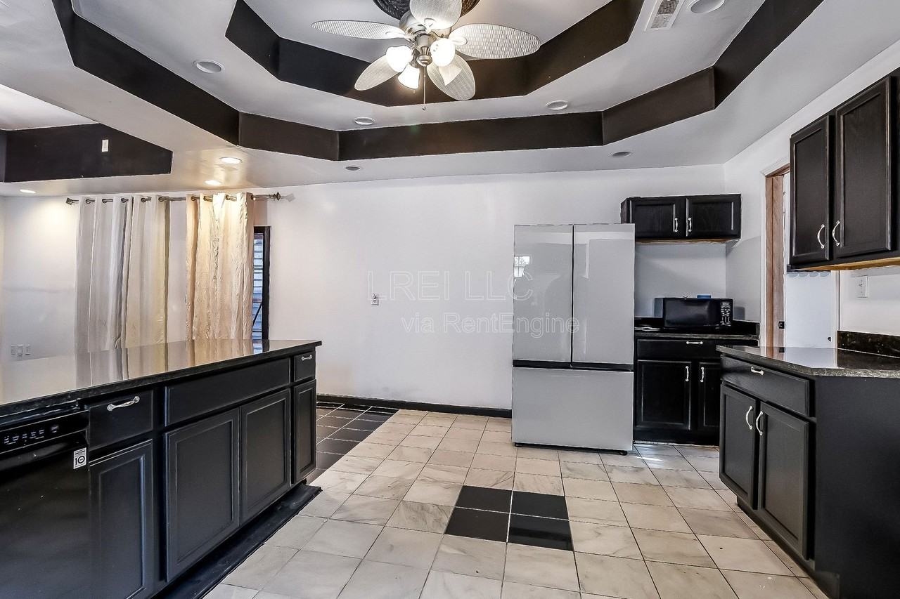 1774 Bolling Ave - Photo 6 of 17