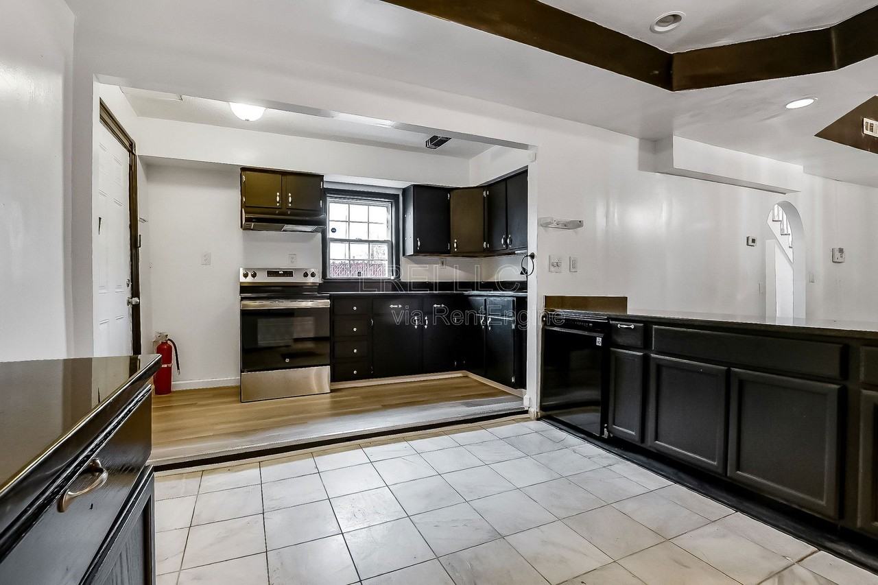 1774 Bolling Ave - Photo 7 of 17