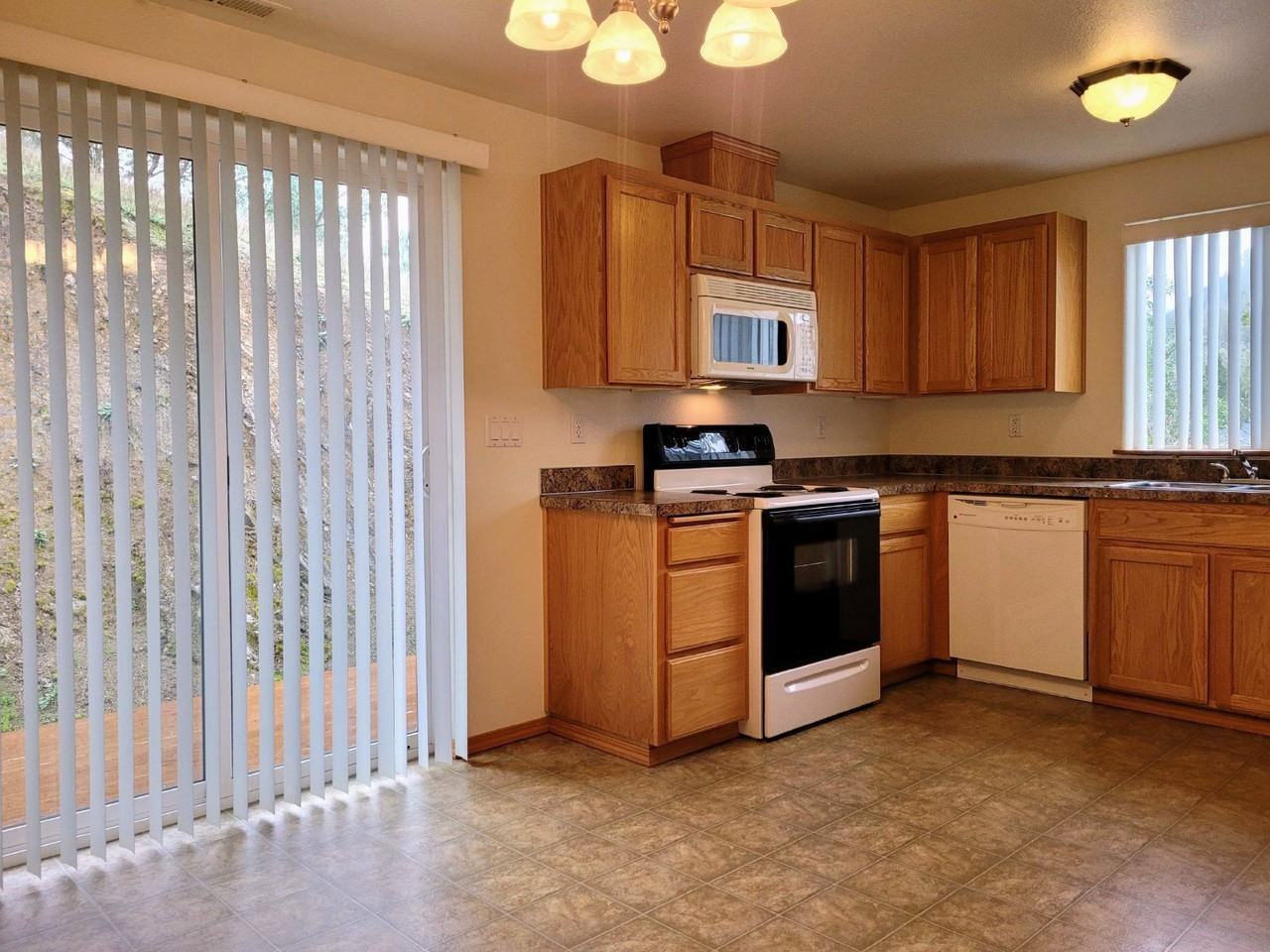 495 Maylea Pl - Photo 7 of 14