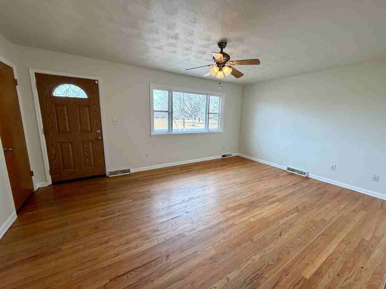 2808 W 6th St - Photo 7 of 27