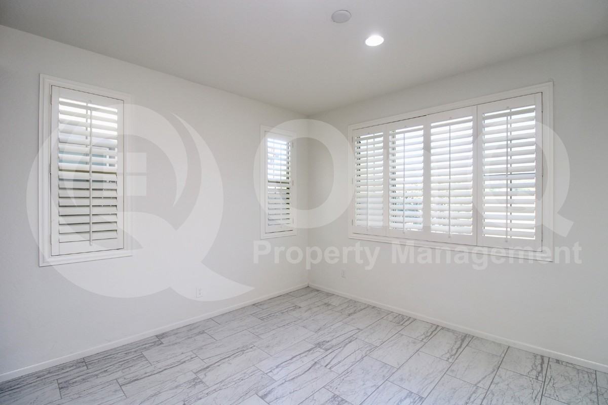 230 E Wisteria Dr - Photo 4 of 26