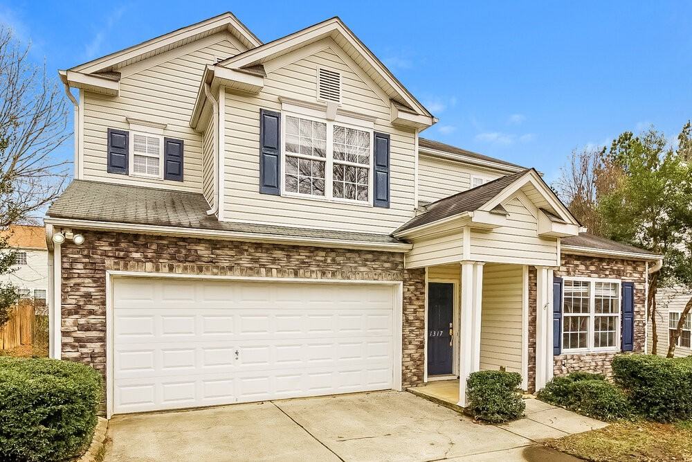 1317 Crestfield Dr - Photo 4 of 17