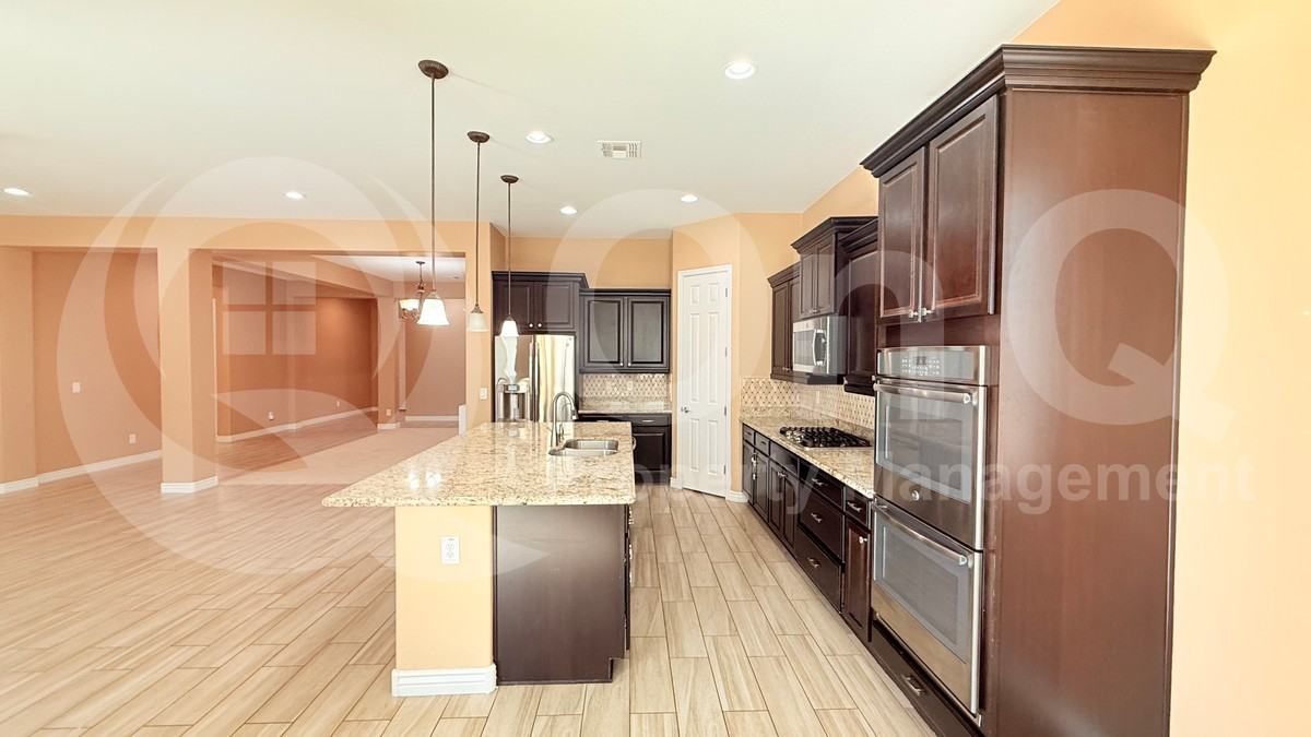 7469 W Remuda Dr - Photo 7 of 40