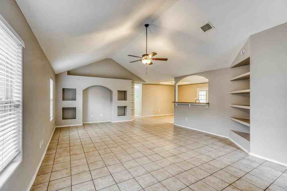 18719 Reynolds Park Dr - Photo 4 of 16