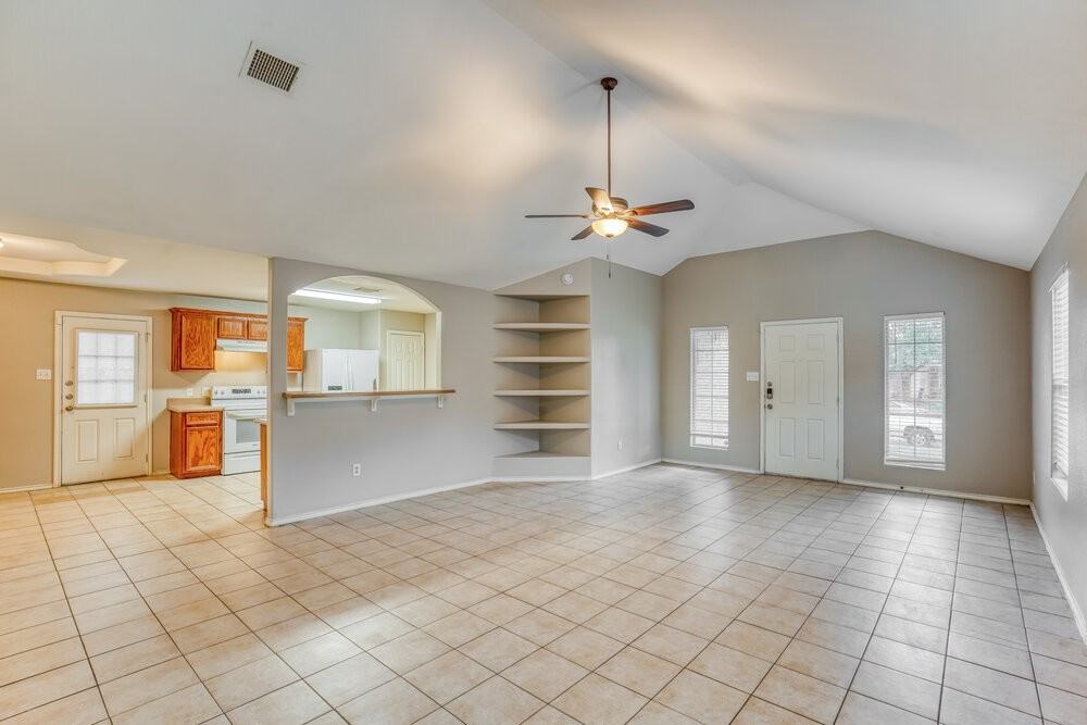 18719 Reynolds Park Dr - Photo 5 of 16