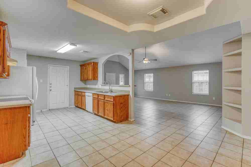 18719 Reynolds Park Dr - Photo 6 of 16