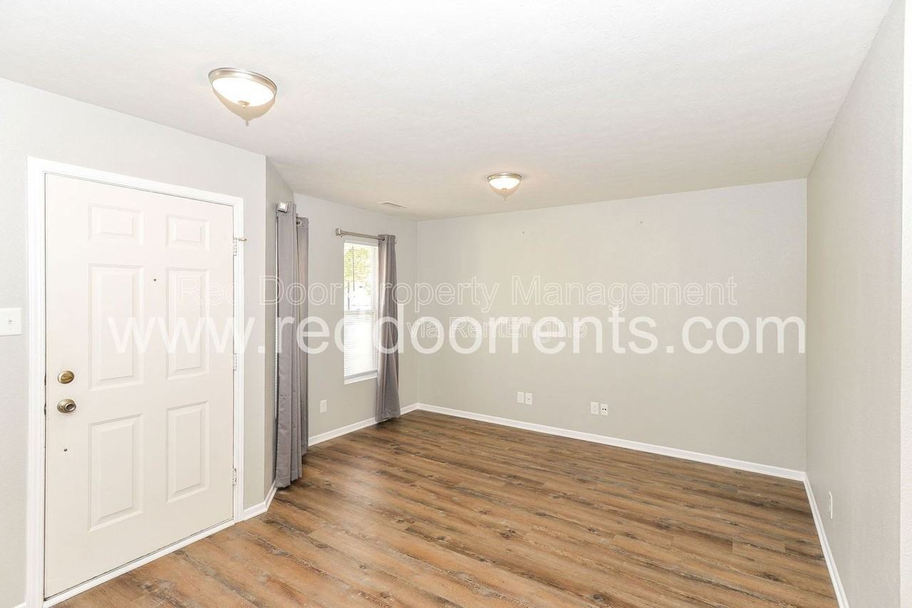 15445 Border Dr - Photo 3 of 33