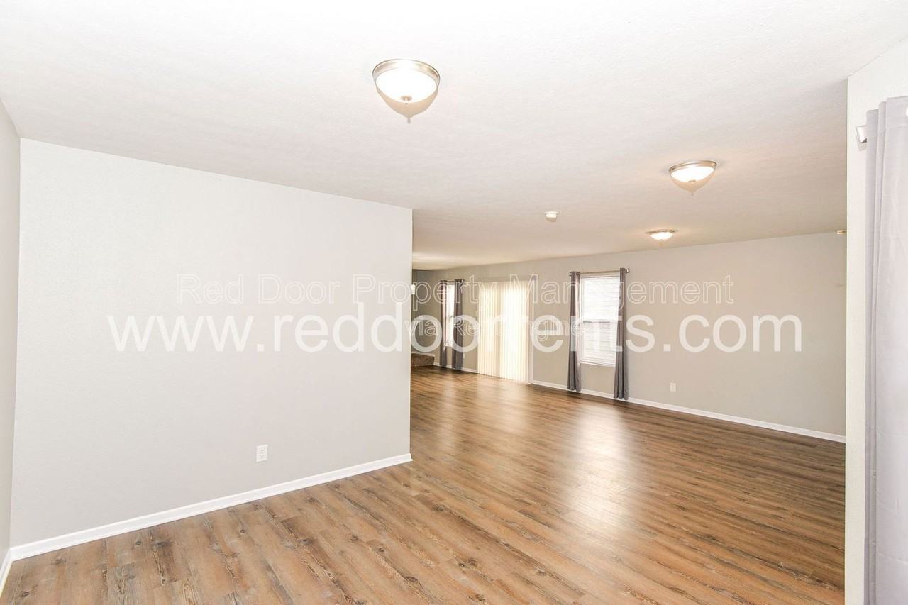 15445 Border Dr - Photo 5 of 33