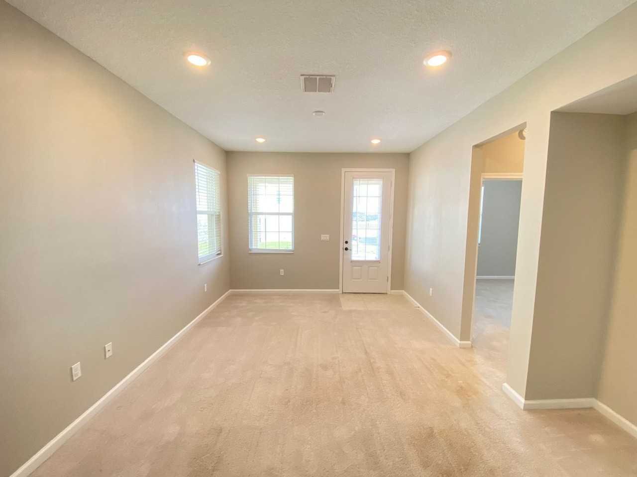 258 Bella Prestwick Blvd - Photo 4 of 40