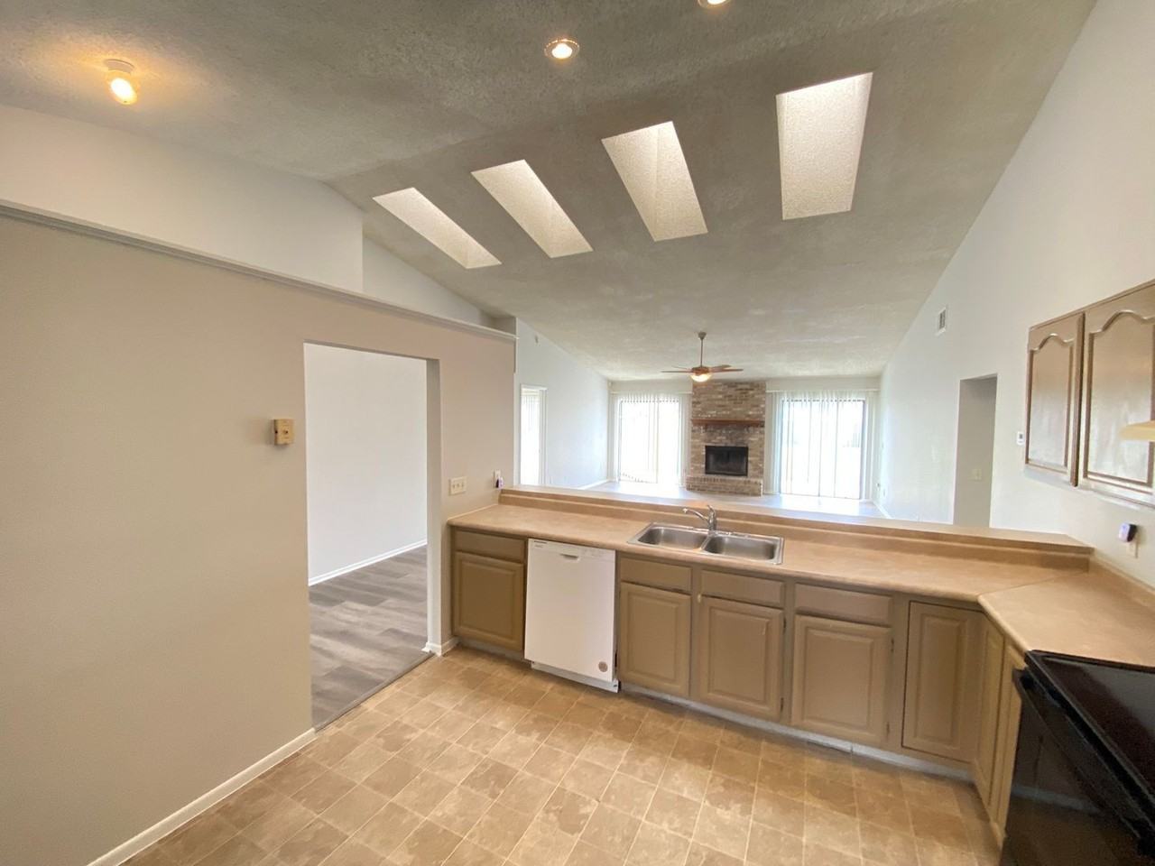 12948 Broakfield Cir - Photo 2 of 27