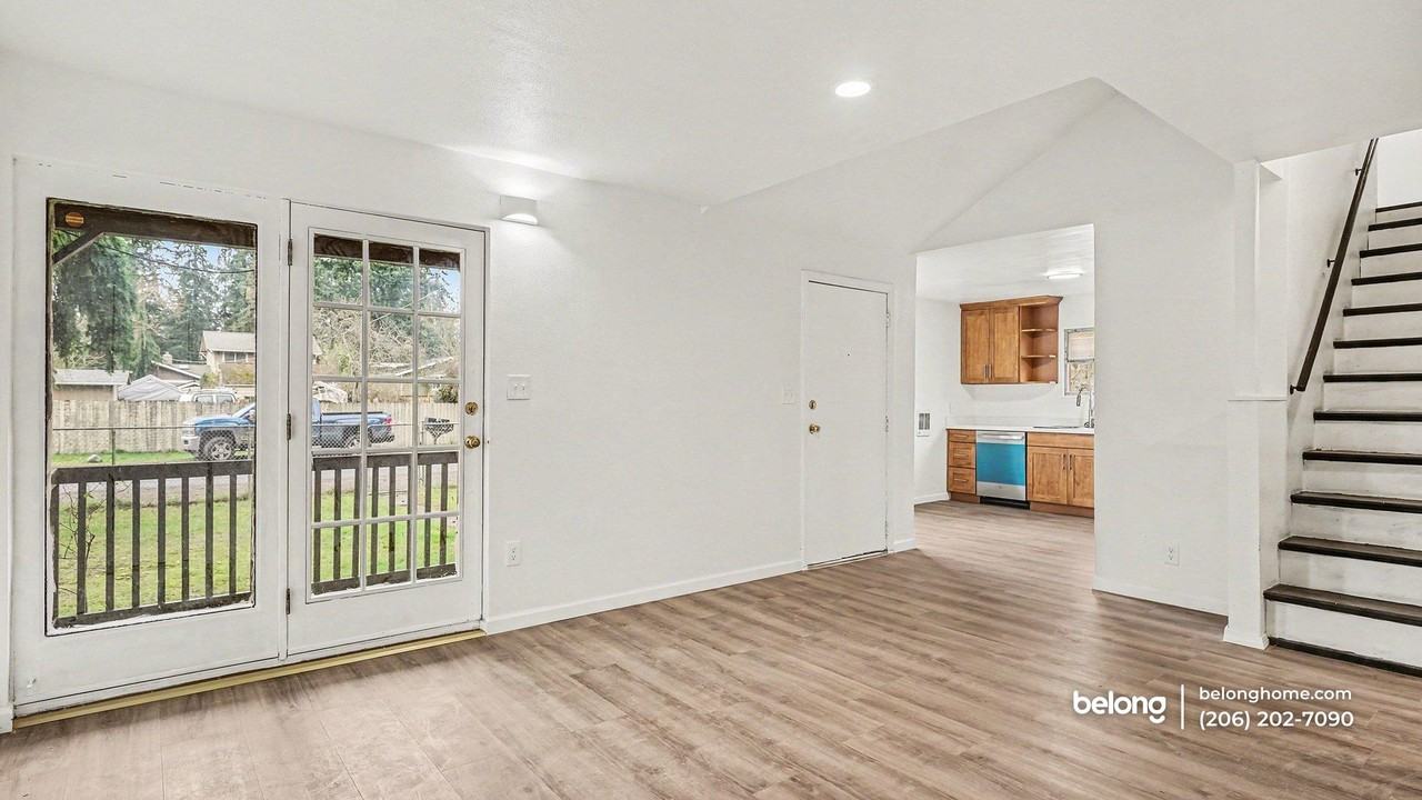 16702 Linden Ave N - Photo 5 of 26