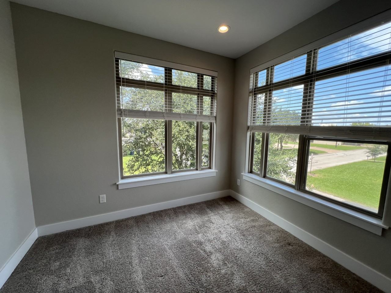 308 Poplar St #1 - Photo 6 of 39