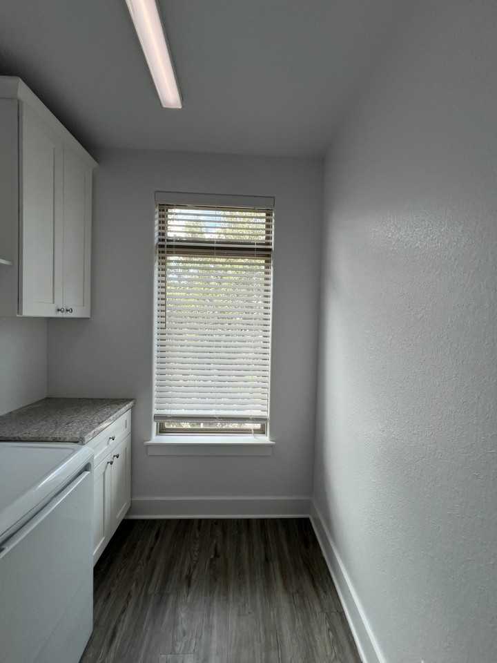 308 Poplar St #1 - Photo 2 of 37