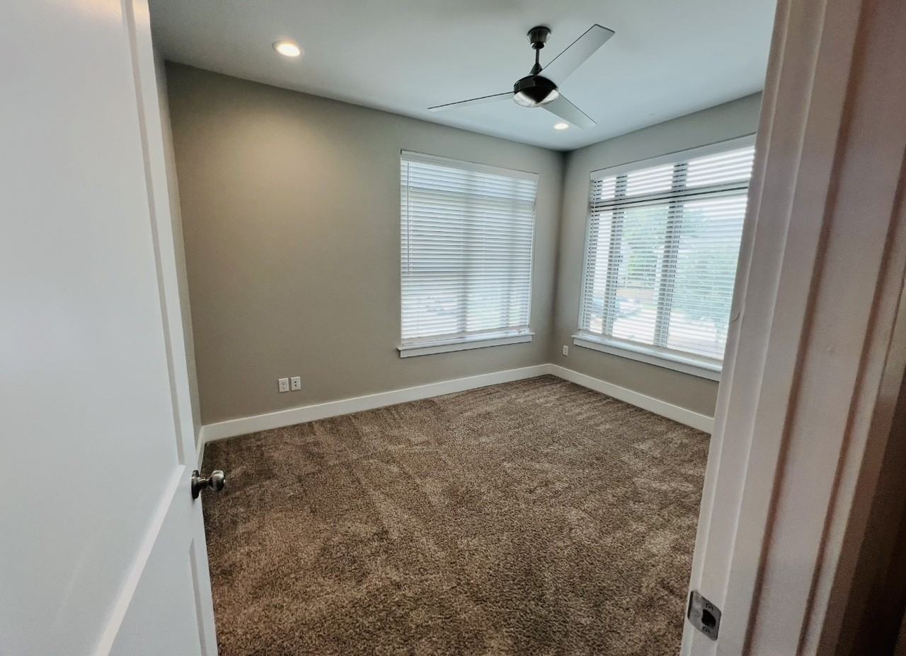 308 Poplar St #1 - Photo 7 of 32