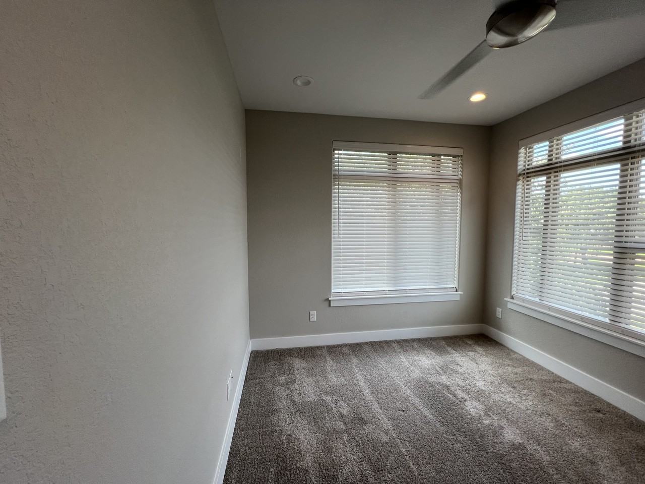 308 Poplar St #1 - Photo 4 of 39
