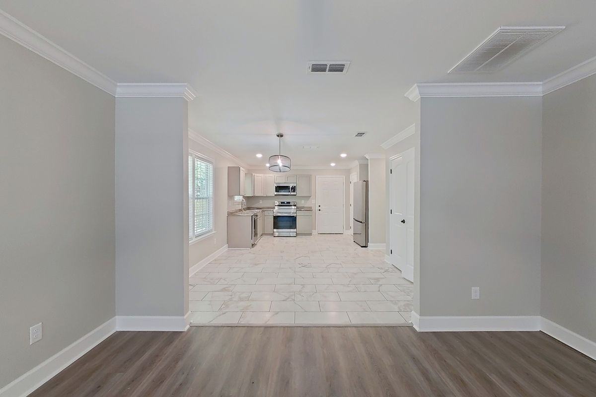 211 Lucy St - Photo 2 of 35