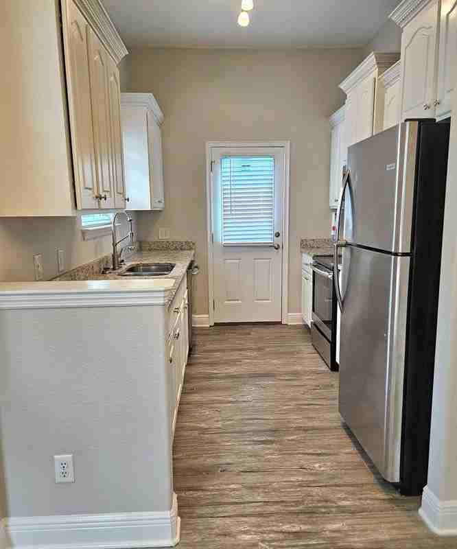 321 Summercreek Cv - Photo 2 of 24