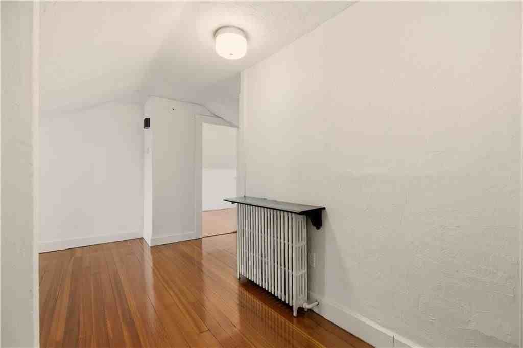 31 Bayside Ave ##4 - Photo 4 of 25