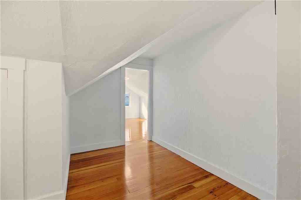 31 Bayside Ave ##4 - Photo 5 of 25