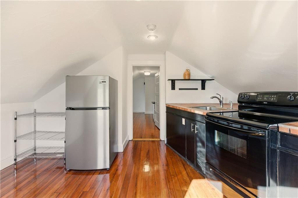 31 Bayside Ave ##4 - Photo 7 of 25