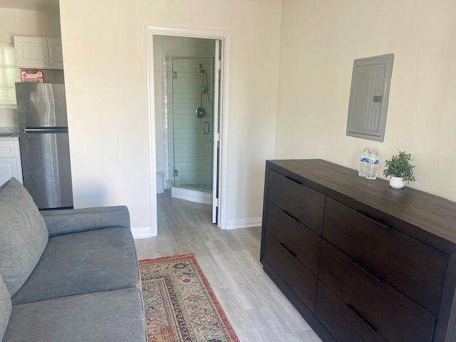 5907 Zelzah Ave - Photo 2 of 9