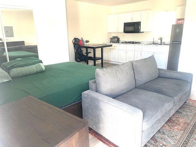 5907 Zelzah Ave - Photo 4 of 9