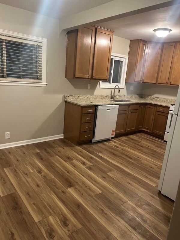 20135 Eureka Rd - Photo 7 of 15