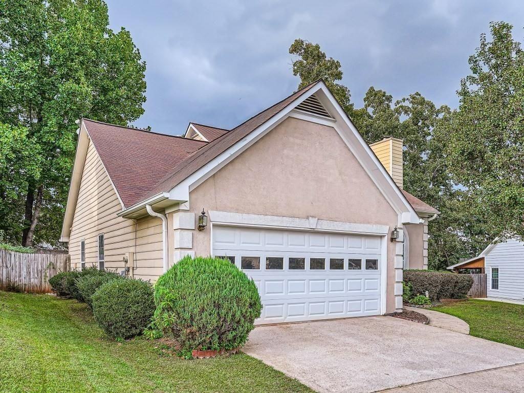 2817 Manor Glen Ln - Photo 2 of 30