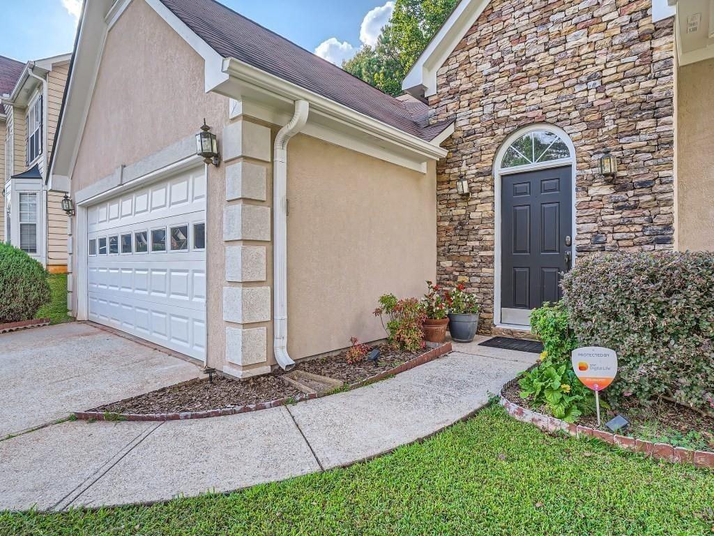 2817 Manor Glen Ln - Photo 3 of 30