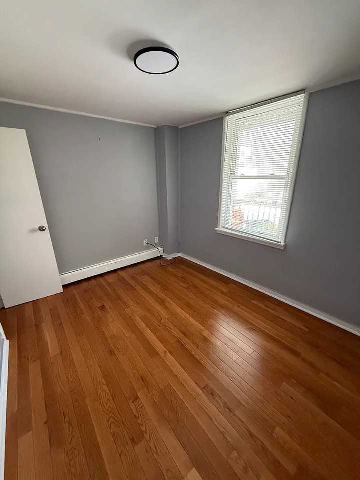 77 Hazel St #1L - Photo 5 of 9