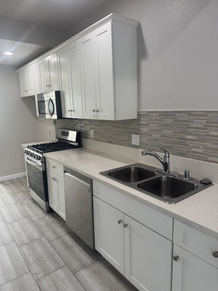 13665 Arrow Blvd #6 - Photo 2 of 24