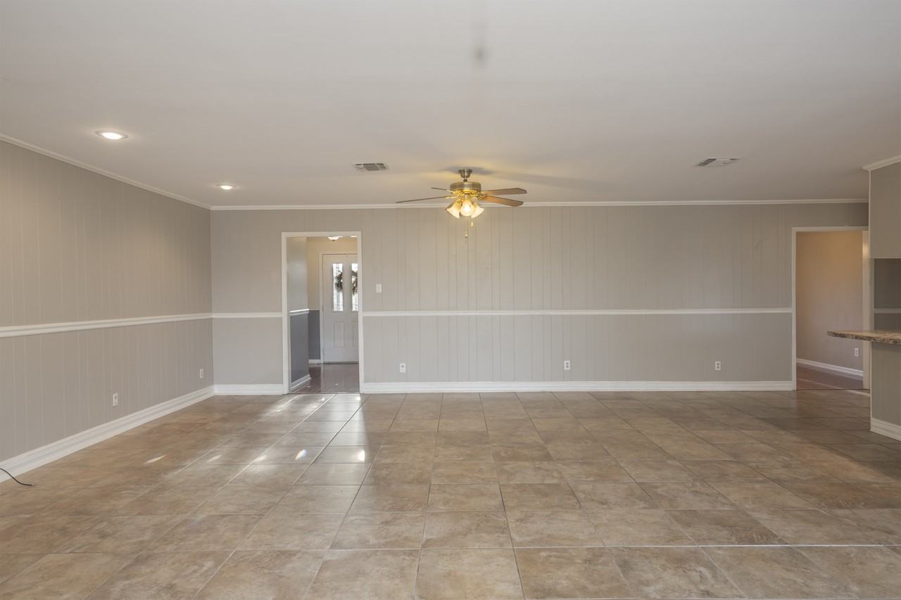 115 Sparks Dr - Photo 2 of 16