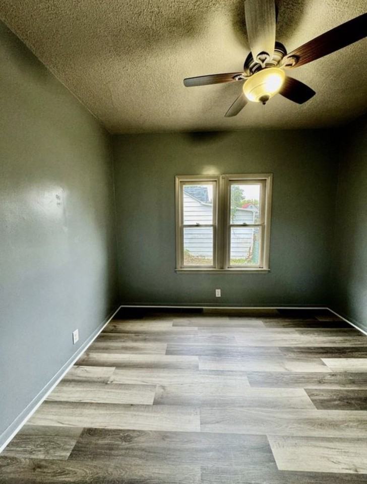 453 Van Buren St - Photo 5 of 10