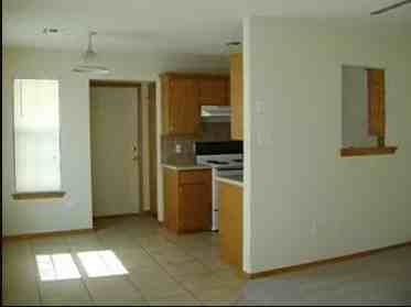 1905 Sw E Ave Apt B #B - Photo 3 of 5