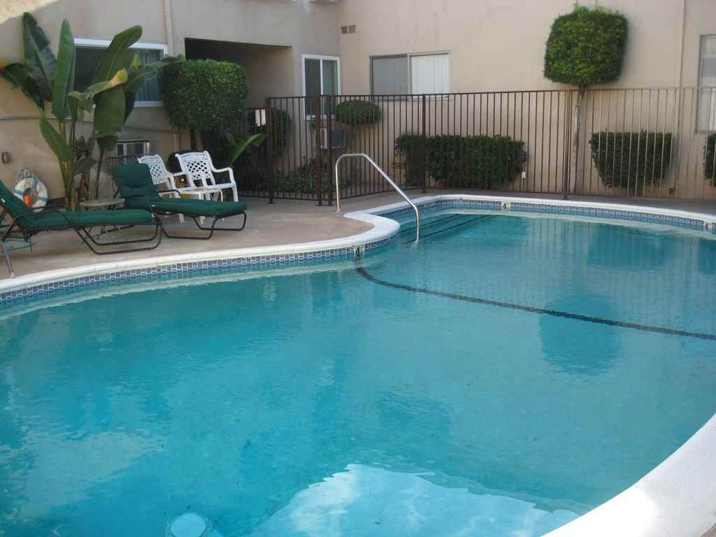 5150 Woodman Ave #26 - Photo 3 of 11