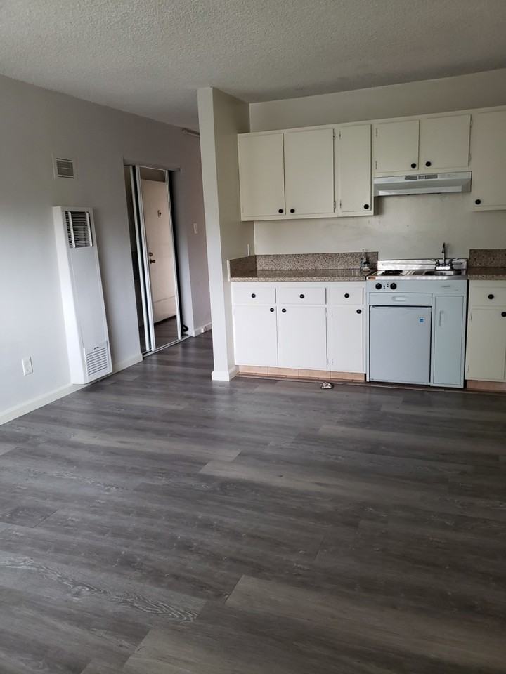 5150 Woodman Ave #26 - Photo 4 of 11