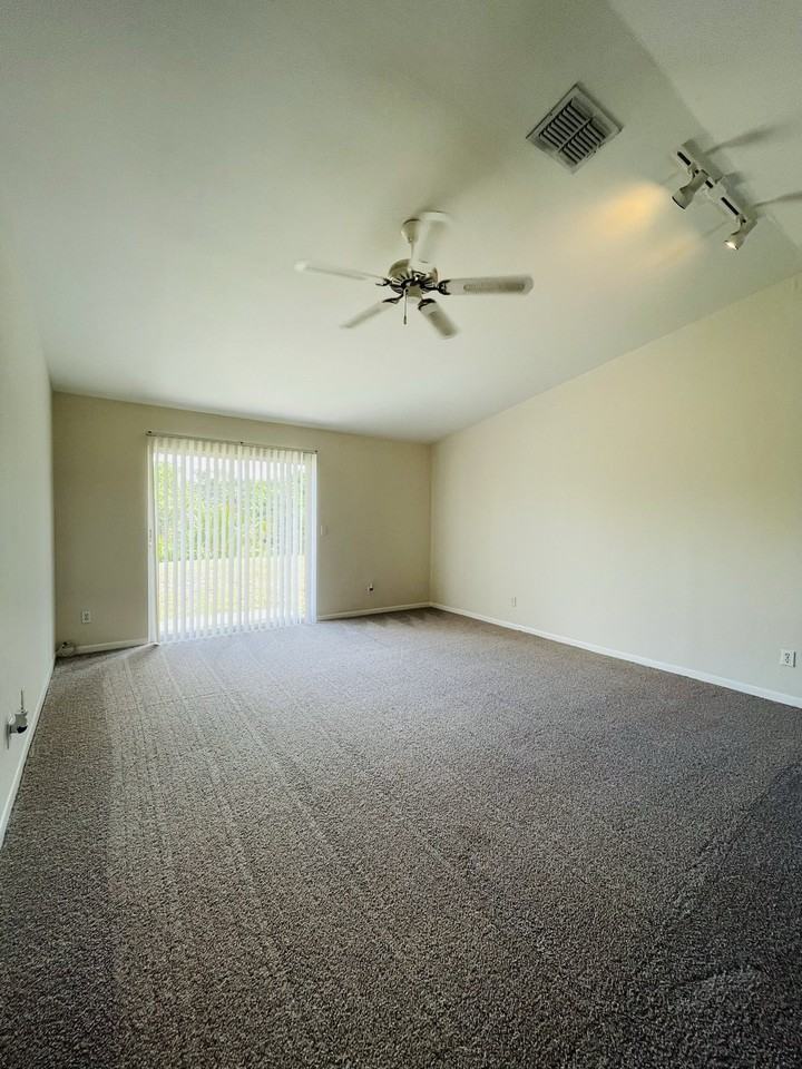 19045 Holly Rd - Photo 3 of 23