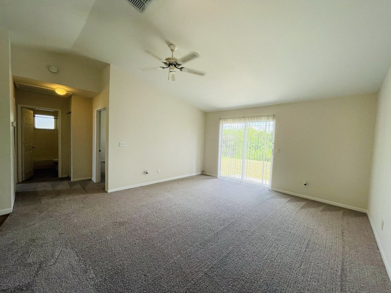 19045 Holly Rd - Photo 4 of 23