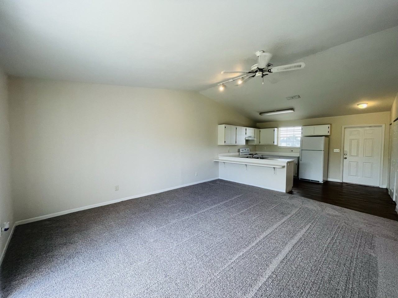 19045 Holly Rd - Photo 6 of 23