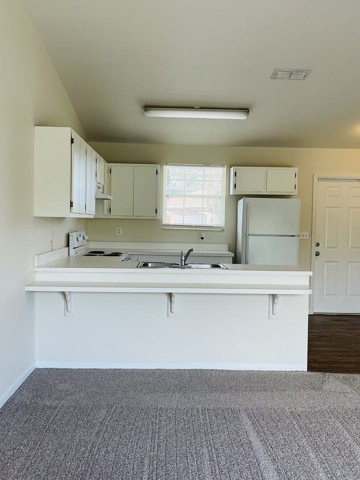 19045 Holly Rd - Photo 7 of 23