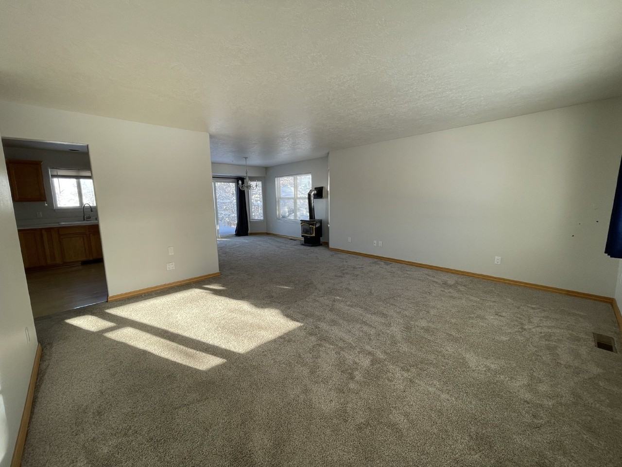 3417 Ravalli St - Photo 7 of 23