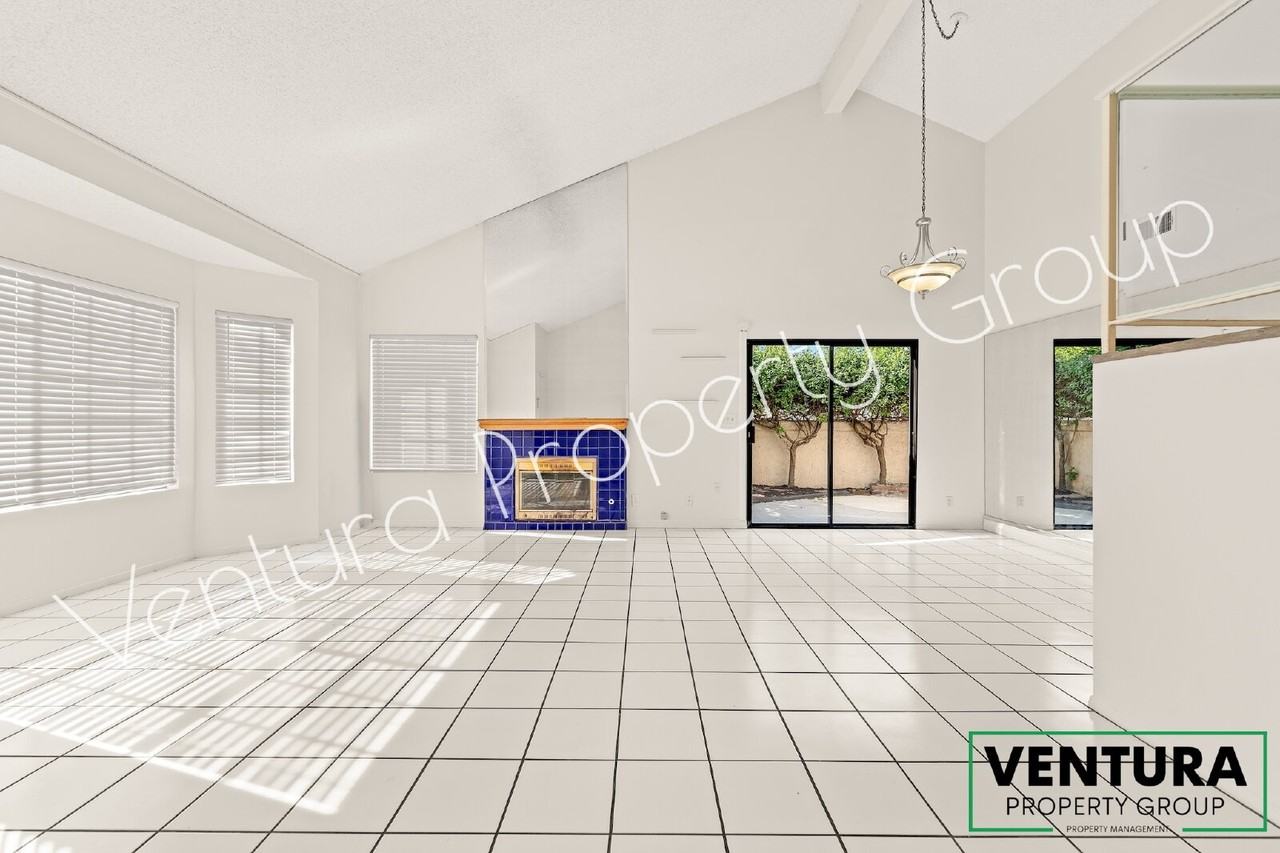 403 Las Palomas Dr - Photo 5 of 30