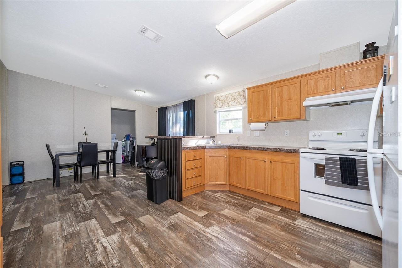 1621 Tangerine St - Photo 7 of 36