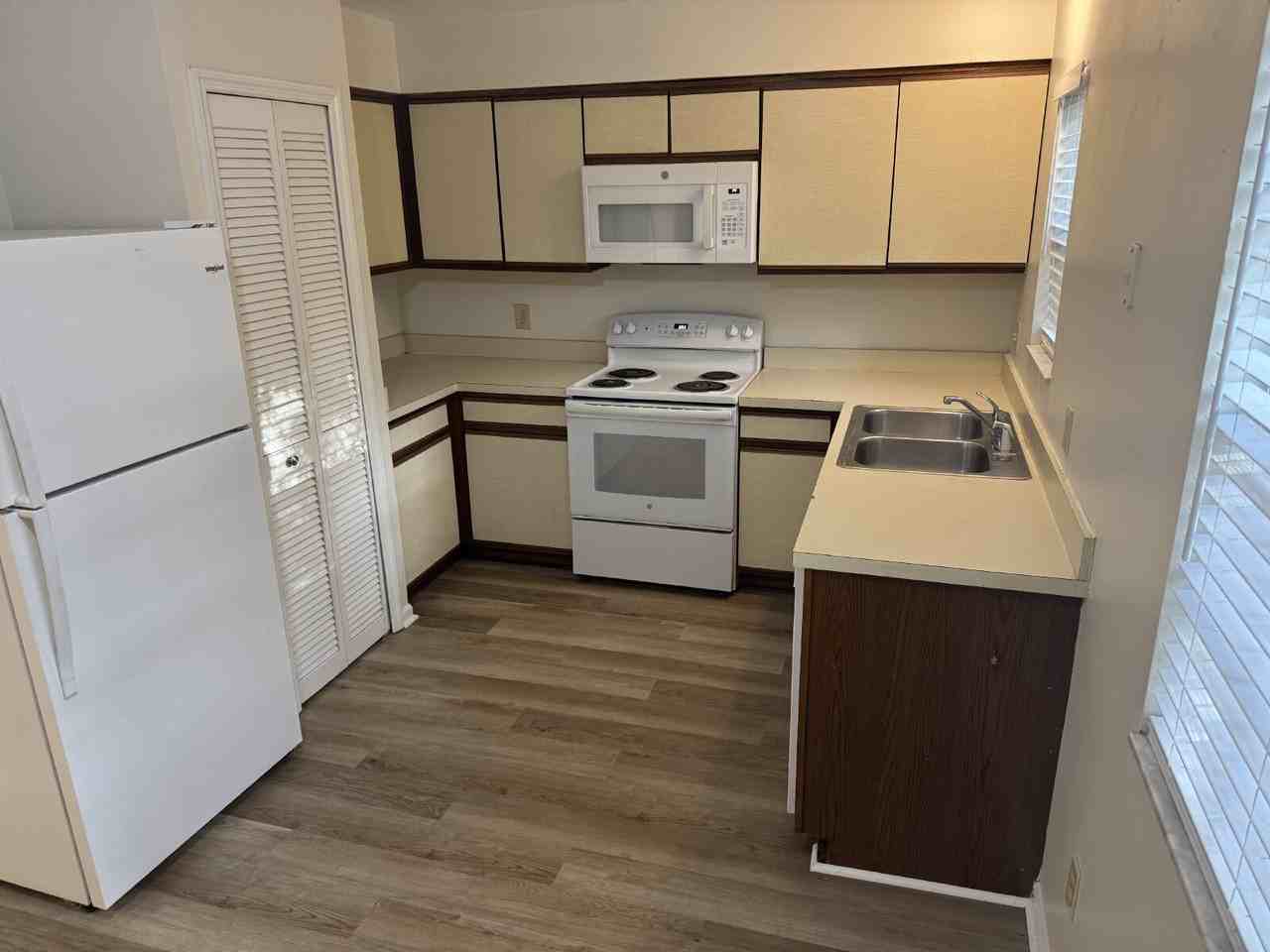 513 Green Spring Cir - Photo 3 of 13